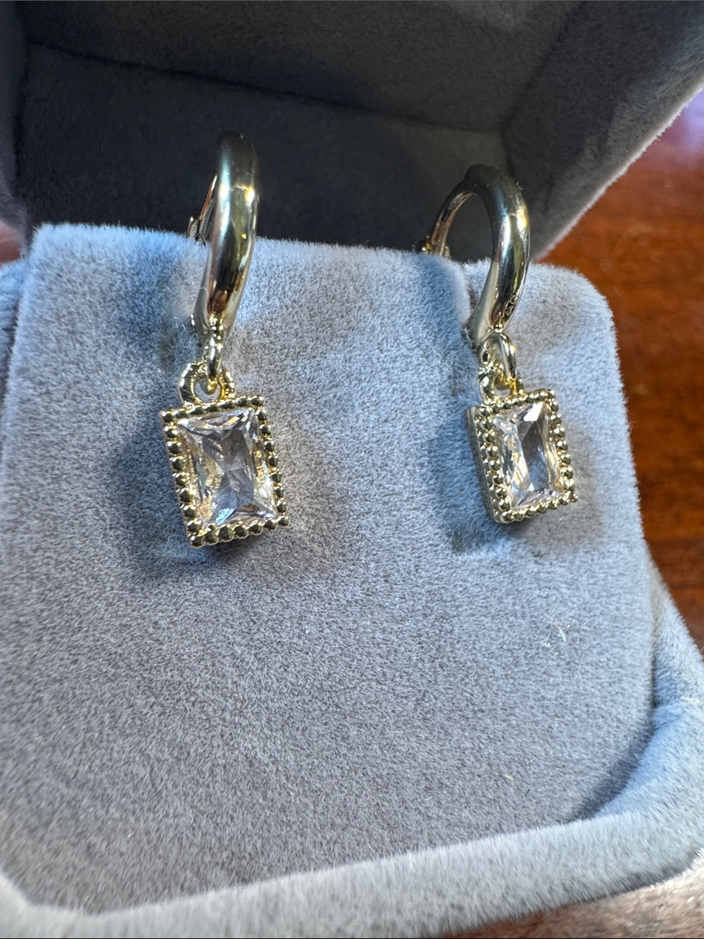 3280-Swarovski Crystal Elements Earrings Velvet Box Included‎